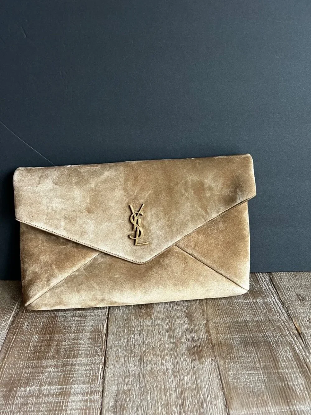 Saint Laurent Cassandre Large Envelope Pouch in Suede - Picture 4 of 15